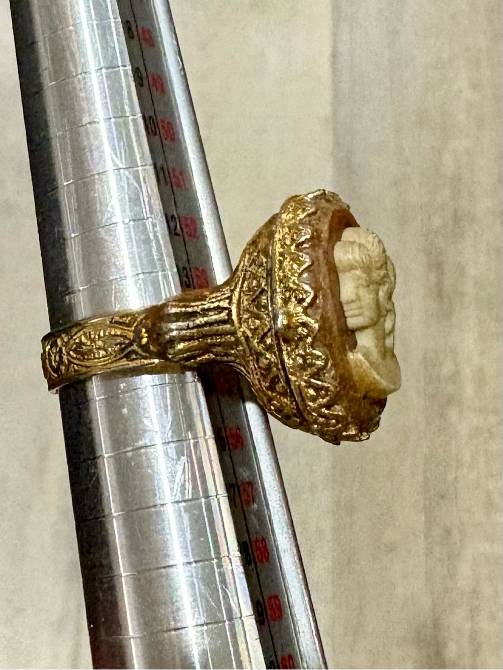 Vintage 1950s Cameo Solid Perfume Holder Ring Adjustable Gold Tone Victorian - Picture 6 of 13